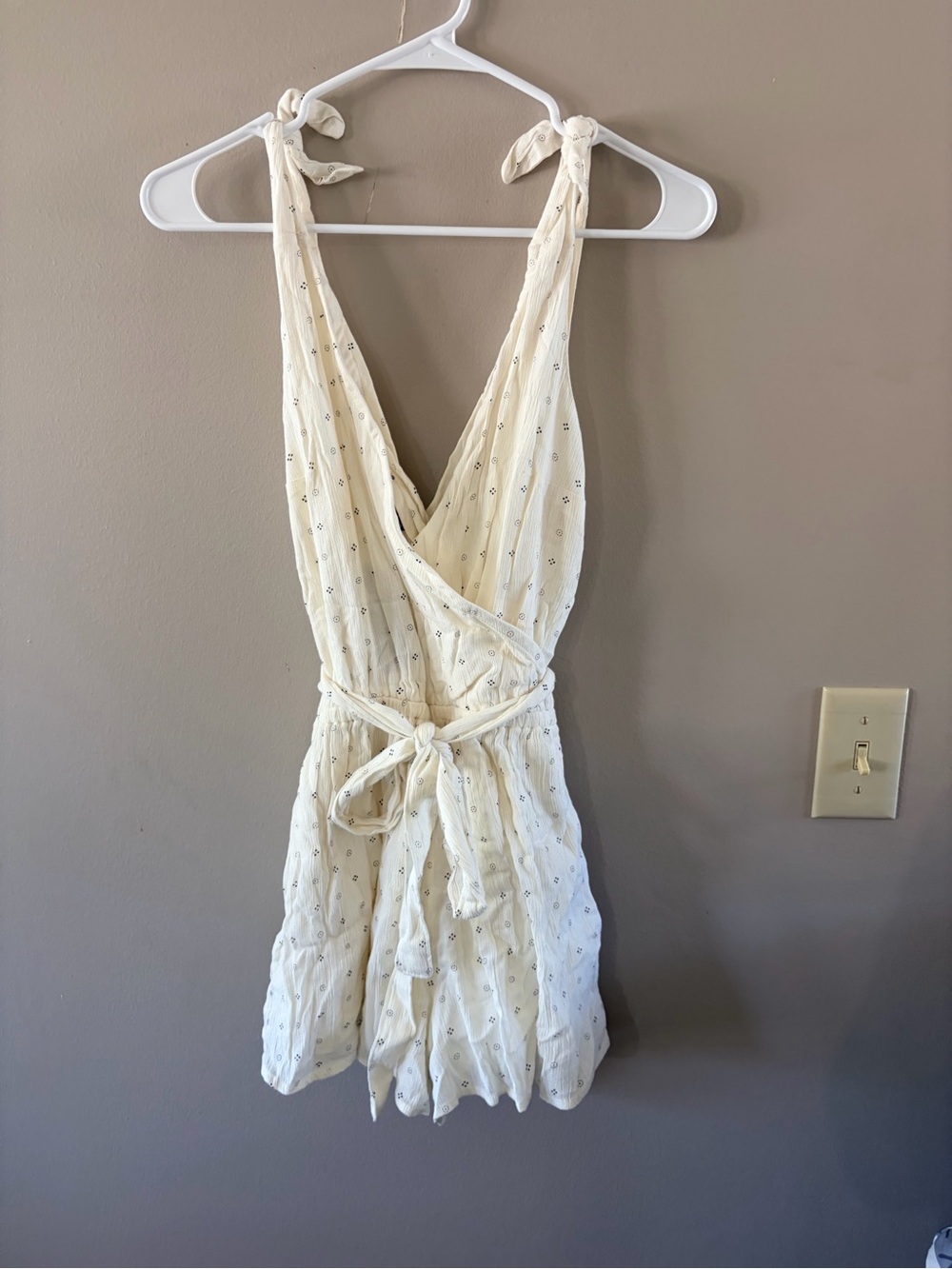 Abercrombie & Fitch Cream Tie-Shoulder Romper